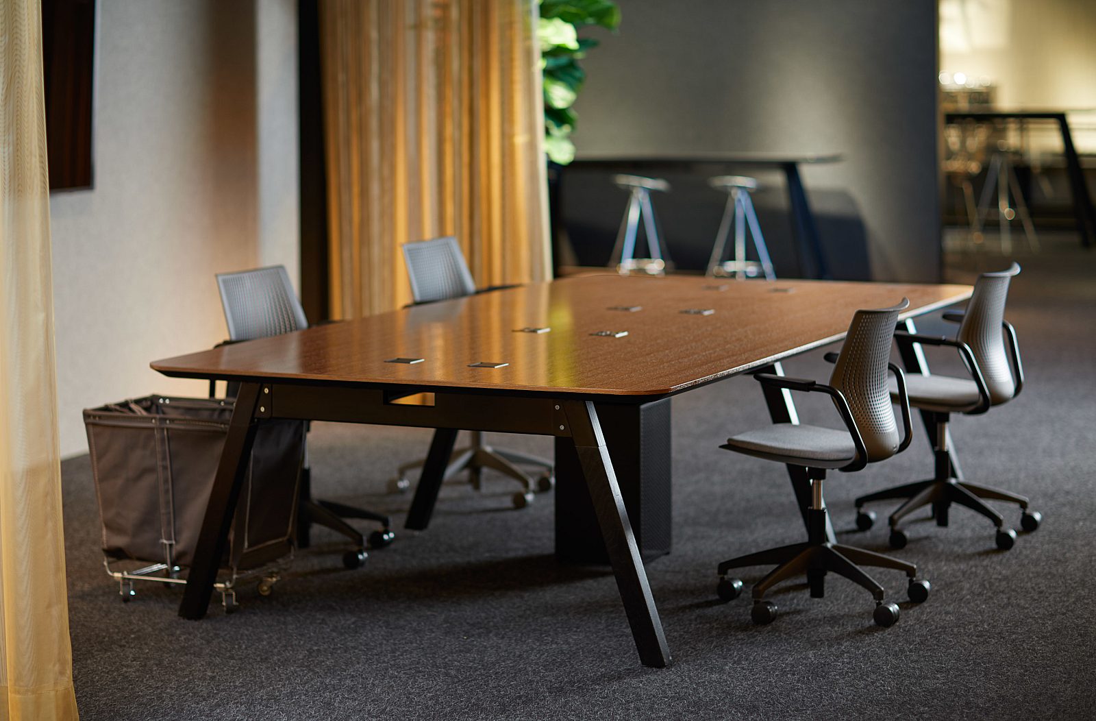 Knoll RU Sawhorse Table 04 environmental