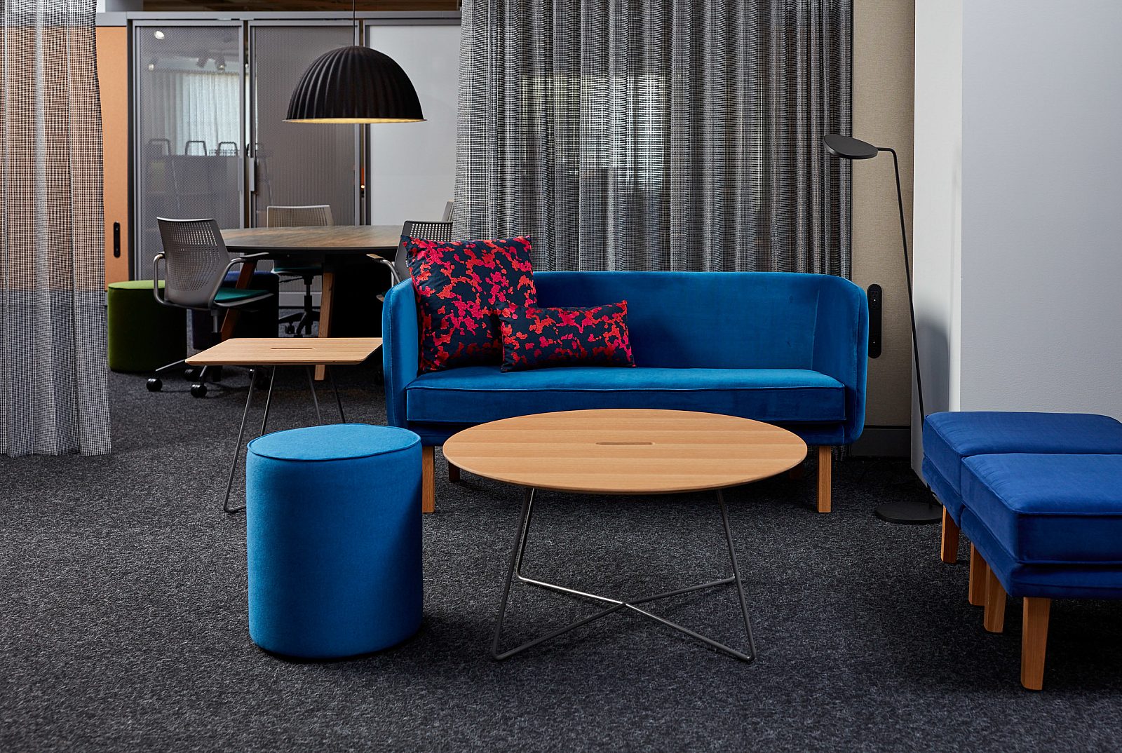 Knoll RU Sofa 04 environmental