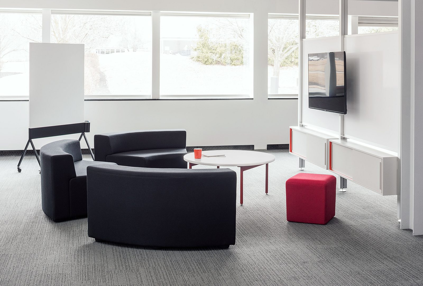 Knoll Interpole 03 environmental