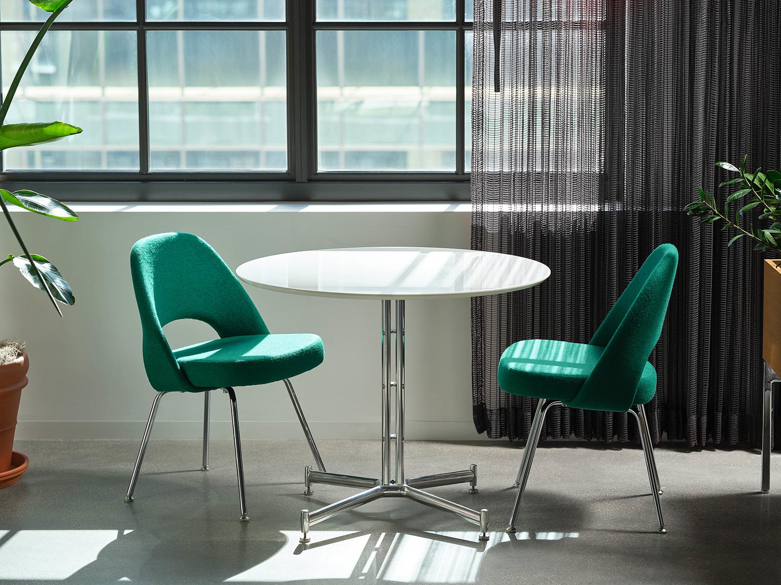Knoll Iquo Table Round 02 environmental