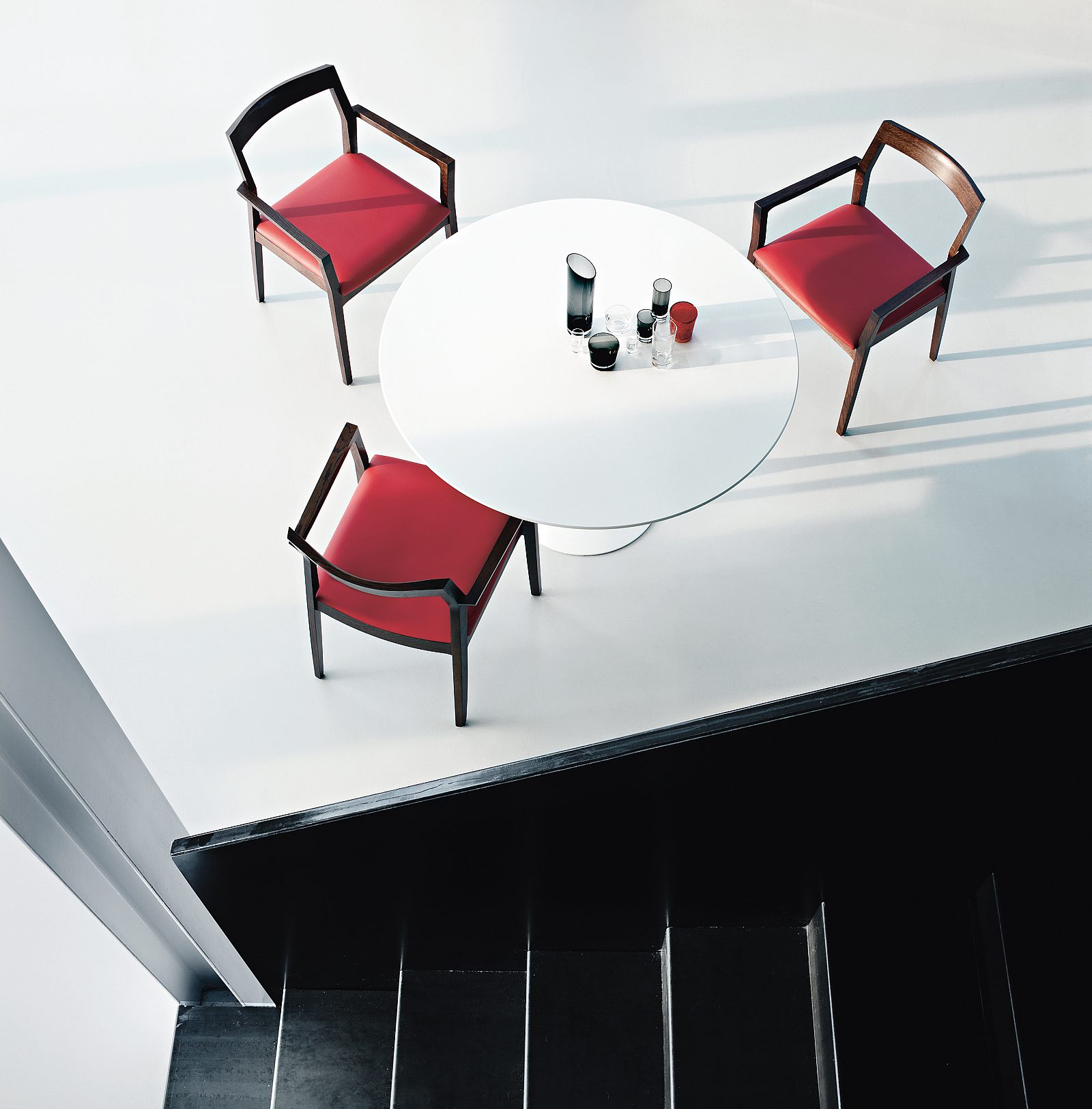 Knoll Saarinen Round Dining Table 05 environmental