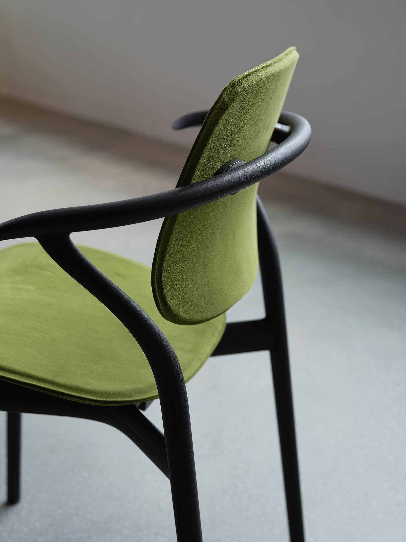 Knoll Iquo armchair 05 environmental