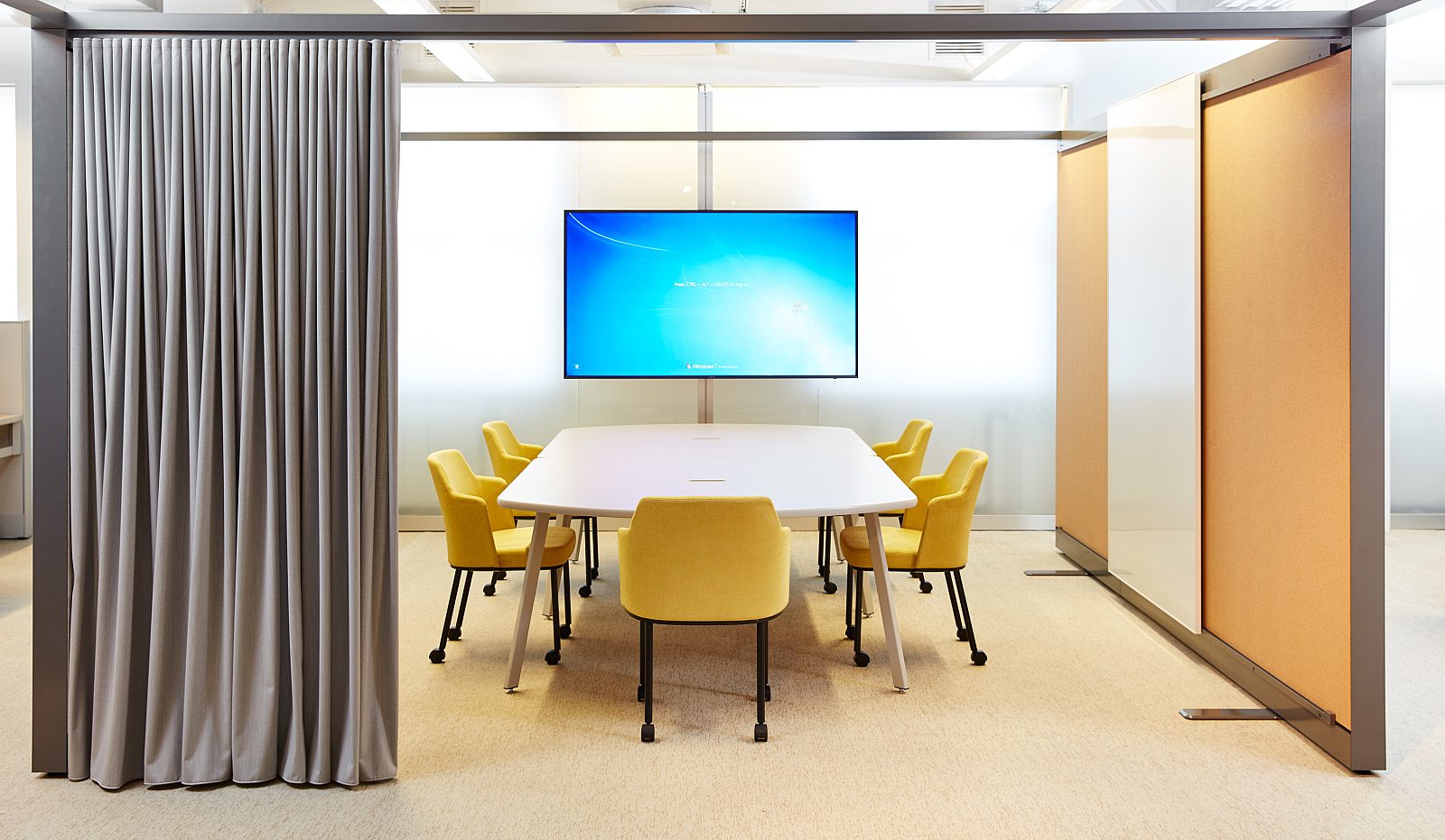 Knoll RU Easy Tables 05 environmental